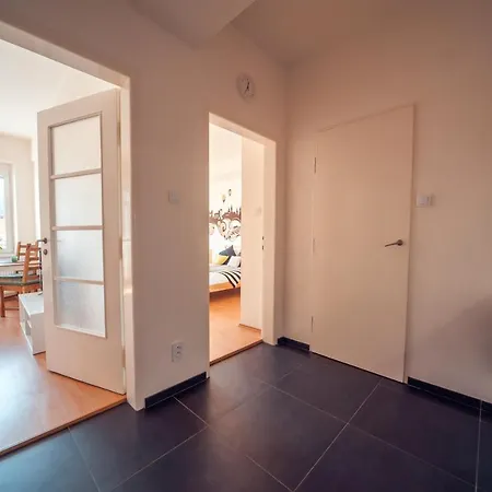Daire Falcon Street No.72 *